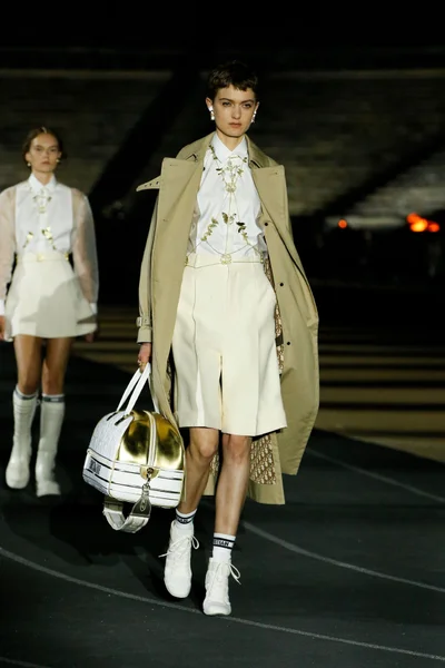 Look 27
